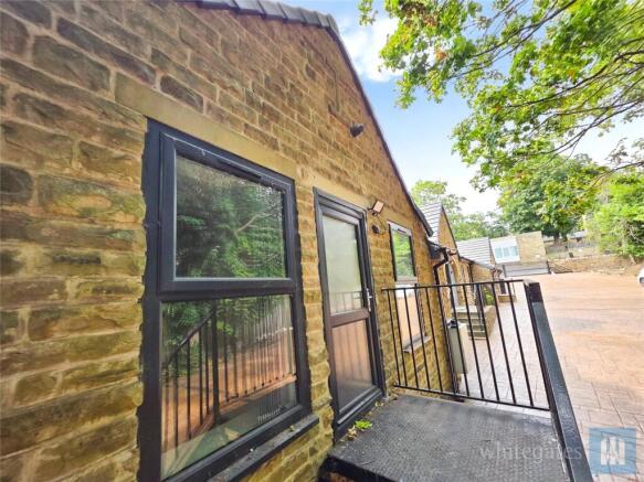 3 bed Apartment to rent Image 4