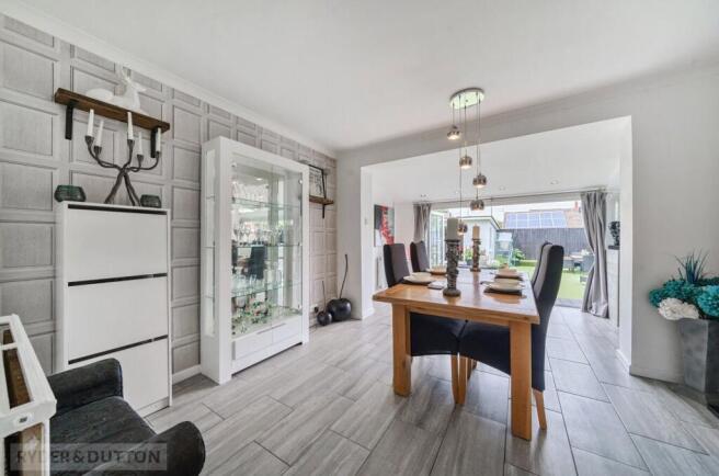4 bed Semi-Detached Bungalow for sale Image 7