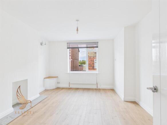 2 bed Flat for sale Image 6