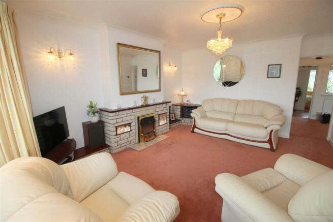 Poulton Avenue, 44, lounge.JPG