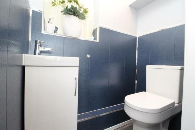 CLOAKROOM/ W.C.
