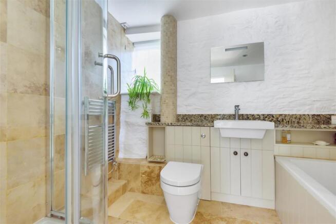 Family Bathroom.jpg