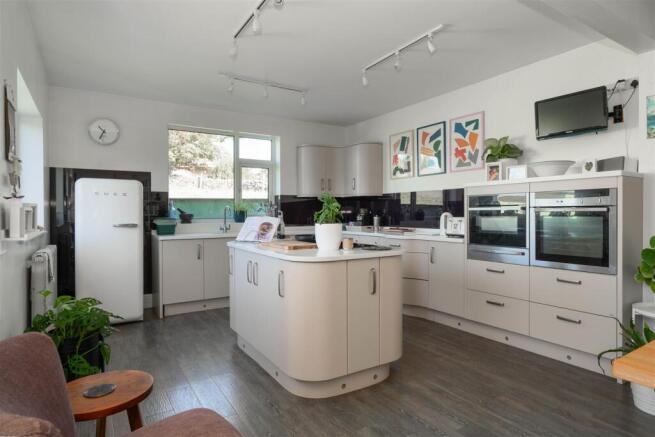 Kitchen-6.jpg