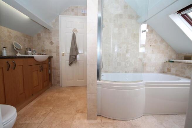 ENSUITE BATHROOM