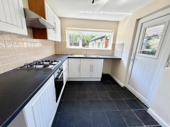 3 bed Semi-Detached for sale Image 6