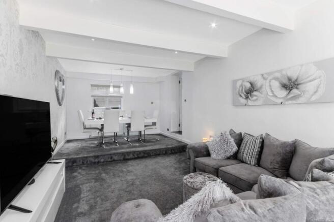 Lounge/Dining