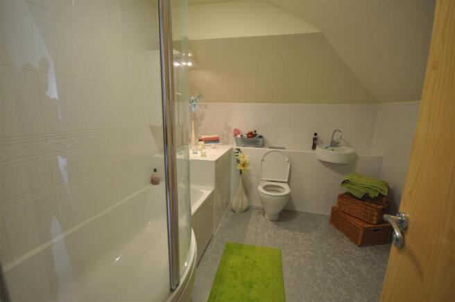 EN-SUITE BATHROOM