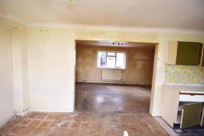 8 Water Street, Aberarth, Dyfed, SA46 0LN

