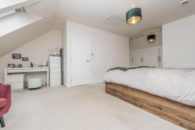 4 bed Semi-Detached for sale Image 6