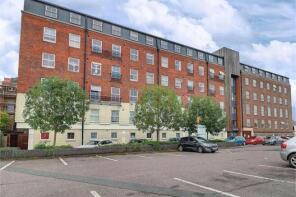 48, Ladysmith House, Crescent Way, Taunton TA1 4DP