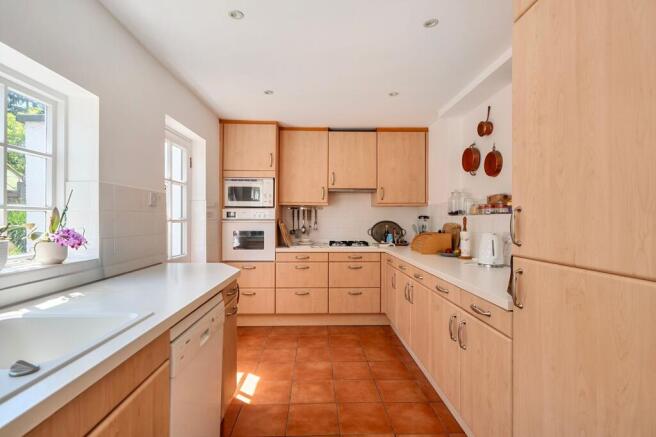 Epsom Road, Ashtead, KT21 photo 4