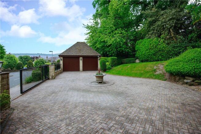 Drive & Garages