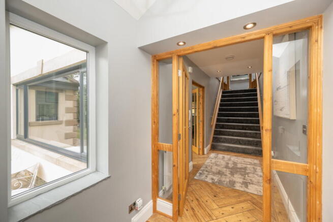 5 bed Detached for sale Image 12