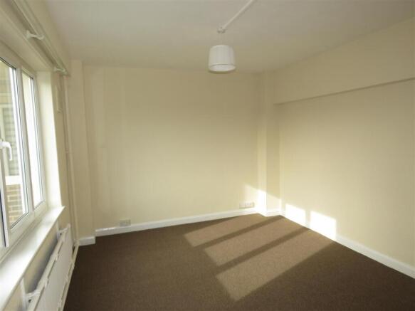 1 bed Flat to rent Image 5