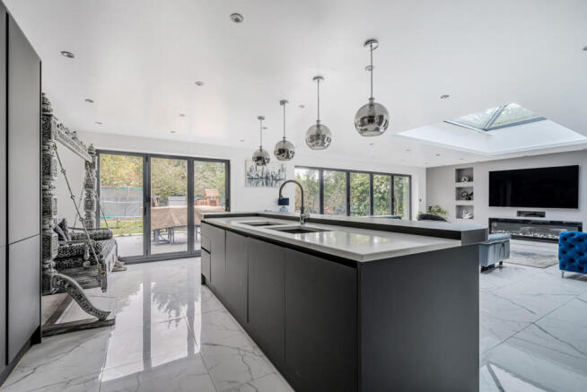 Reading Road, Woodley, Reading, Berkshire, RG5 photo 5