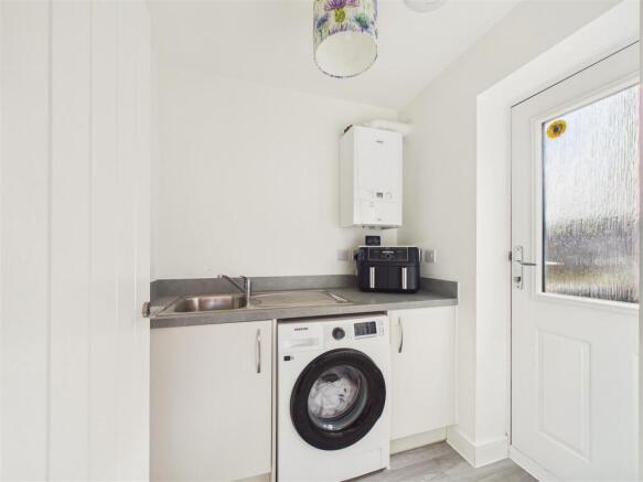 4 bed Detached for sale Image 9