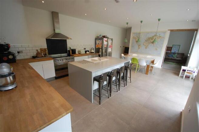 FAMILY KITCHEN