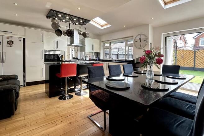 Tideswell Close, Heald Green, SK8 photo 4
