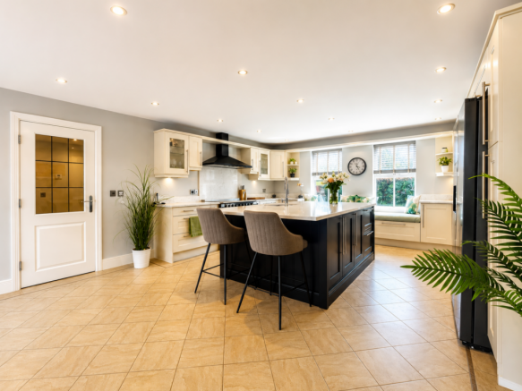 6 bed Detached for sale Image 7