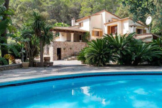 Large finca with pool in Pollensa