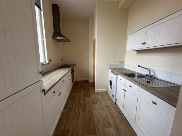 2 bed Apartment to rent Image 5