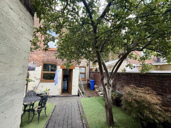 5 bed Terraced for sale Image 12