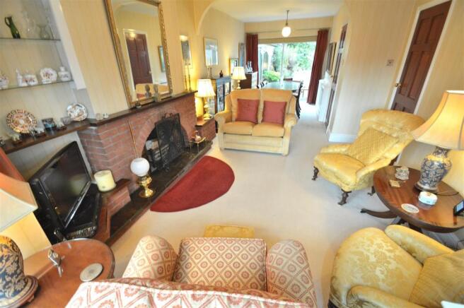 Lounge/Dining Room