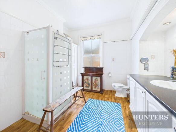 5 bed Town House for sale Image 11
