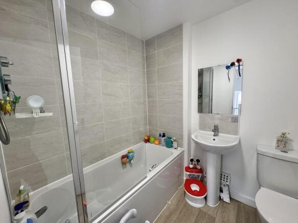 2 bed House to rent Image 6