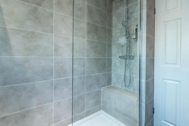 2 bed Flat for sale Image 7