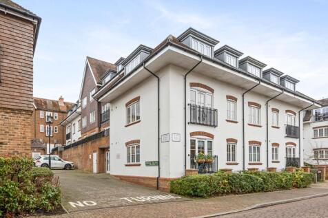 Middle Village, Haywards Heath, RH16