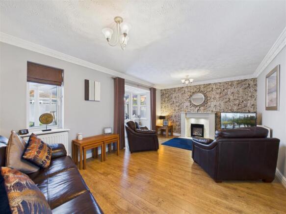 4 bed Detached for sale Image 4