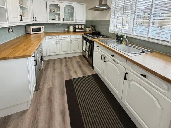 3 bed Semi-Detached for sale Image 4
