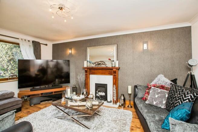 3 bed Semi-Detached Bungalow for sale Image 12