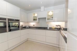 204, Carlton Mansions South, Beach Road, Weston-super-mare BS23 1SW