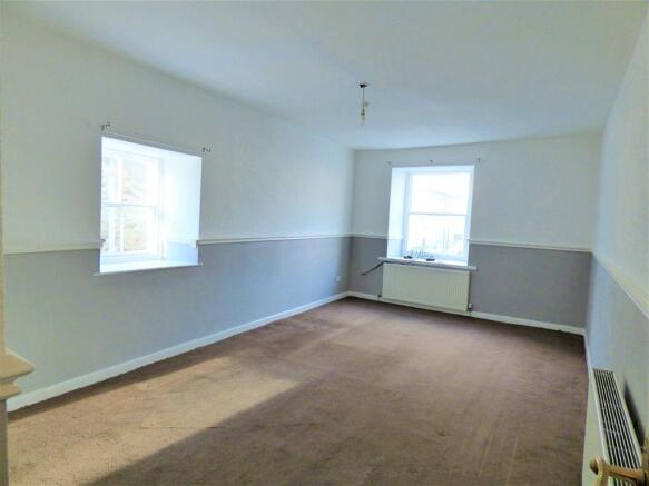 3 bed Apartment to rent Image 5