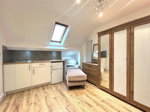 Bedroom 3-3.jpg
