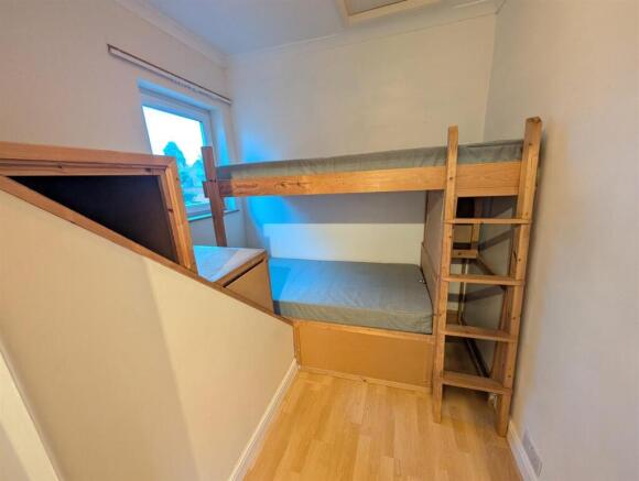 2 bed End of Terrace to rent Image 9
