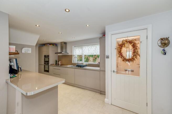 4 bed Detached for sale Image 7