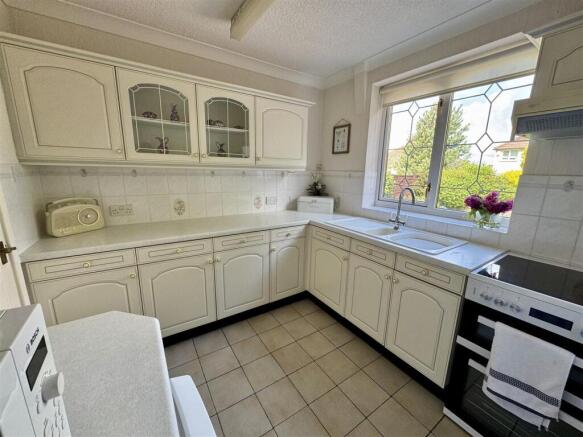 8, Oakfield Close, Stourbridge photo 4