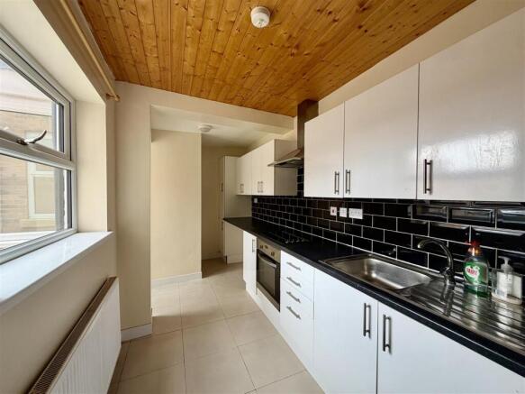 4 bed Semi-Detached for sale Image 4