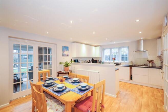 Kitchen/Dining Area