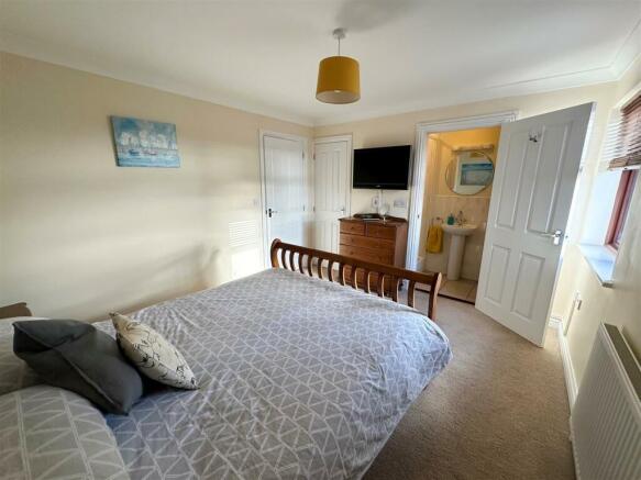 bedroom1.1.jpg