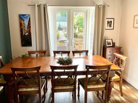 Dining Room pic1.jpg