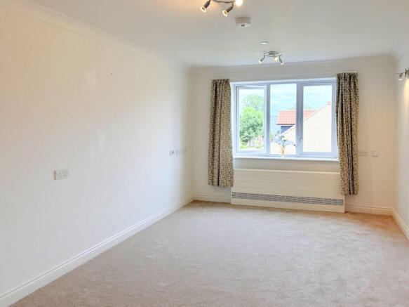 2 bed Retirement Property for sale Image 8