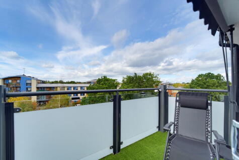 Kennett Lane, Chertsey, KT16