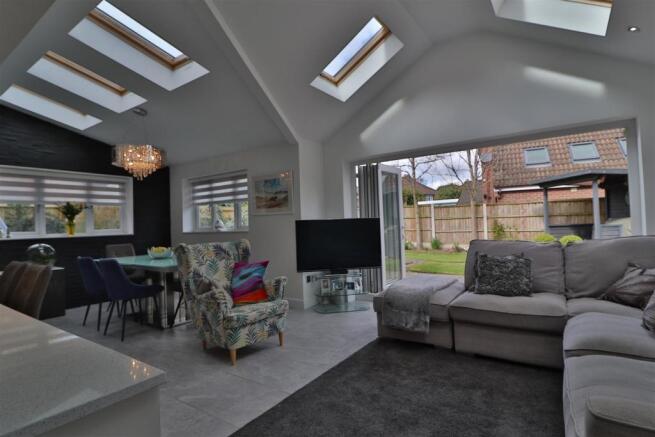 OPEN PLAN FAMILY/DINING ROOM/KITCHEN