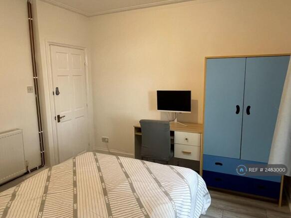 Room 2 (Pic 2)
