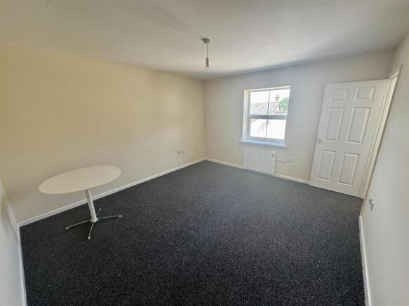 Bedroom 1 (1/2)