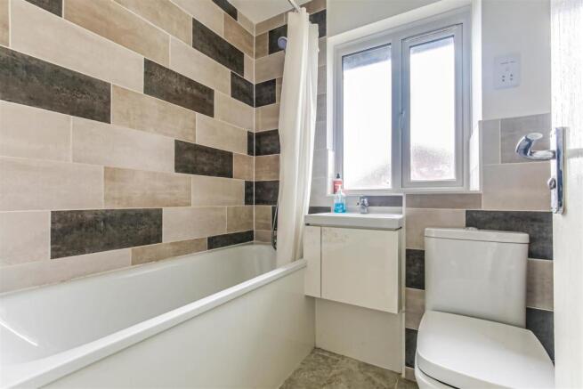 10. Bathroom.jpg